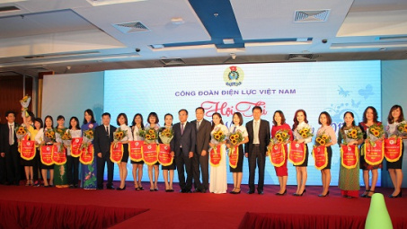 Văn hóa EVN - Thắp sáng niềm tin trên mọi nẻo đường