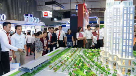 Rome Diamond Lotus thu hút khách tại triển lãm Vietbuild 2018