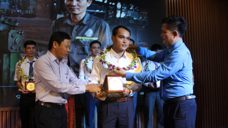 Rạng ngời gương sáng lao động VNSTEEL