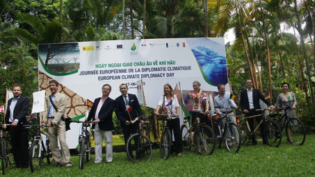 Chuẩn bị khánh thành trạm quan trắc chất lượng không khí trong khuôn viên Đại sứ quán Pháp