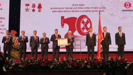 Phó Chủ tịch Quốc hội Uông Chu Lưu: Tổng Công ty Đức Giang cần khẳng định vị thế đứng đầu về sản xuất dệt may thời trang Việt Nam