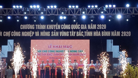 Khuyến công Vĩnh Phúc tham gia quảng bá sản phẩm tại Hội chợ Công nghiệp và Nông sản vùng Tây Bắc tỉnh Hòa Bình năm 2020