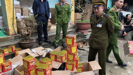 Cục Quản lý thị trường Lạng Sơn thu giữ 200kg pháo nổ