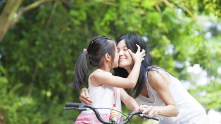 Con thông minh chủ yếu là nhờ mẹ