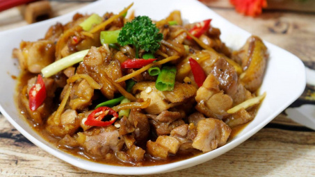 Tối nay ăn gì: Thịt gà sốt nước tương