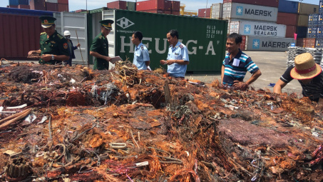 Phế liệu nhập lậu diễn biến phức tạp trên các tuyến biên giới