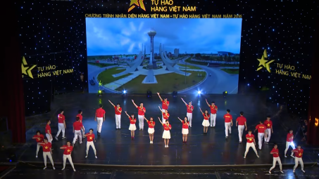 Sinh viên Cao Đẳng Kinh tế Đối ngoại hát hay như ca sĩ