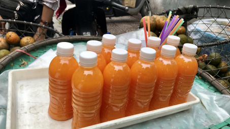Cam vắt đê. 15k 2 ly cam vắt vỉa hè đê !!!
