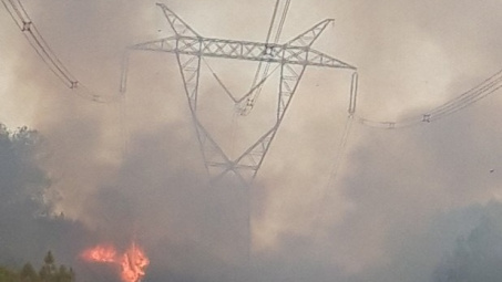 Lửa vây đường dây 500kV, nguy cơ cắt đứt hệ thống điện Bắc Trung Nam