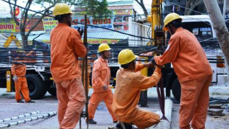 Điện lực miền Nam hỗ trợ khách hàng trong mùa nắng nóng