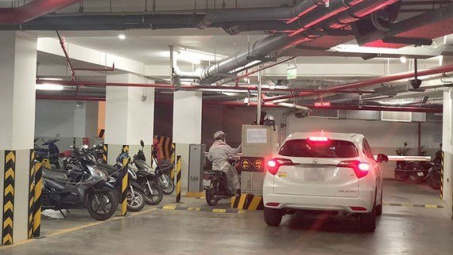 Giá gửi ô tô tăng gấp 5 lần: Méo mặt với 4 bánh