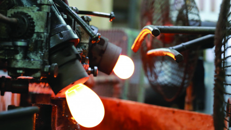 Rạng Đông: Đưa công nghệ Lò nấu thủy tinh đốt điện hoàn toàn vào sản xuất