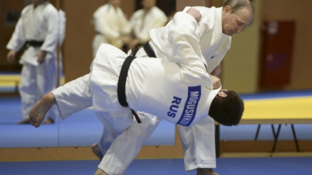 Quốc tế nổi bật: Tổng thống Putin lại làm một chuyện chẳng giống ai