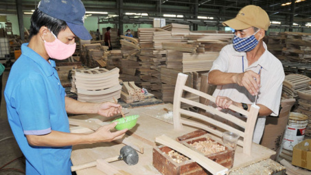 Thặng dư thương mại VN lần đầu vượt ngưỡng 7,2 tỉ USD
