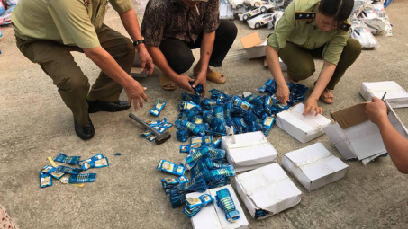 Tiêu hủy hàng cấm, hàng giả với trị giá gần 2 tỷ đồng