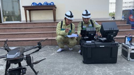 Sử dụng thiết bị bay không người lái kiểm tra đường dây 220kV, 500kV