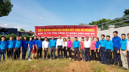 Công ty Nhiệt điện Phú Mỹ trao nhà Đại đoàn kết  cho hộ nghèo