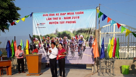 Nhiệt điện Vĩnh Tân đồng hành cùng giải “Đua xe đạp mùa xuân” huyện Tuy Phong lần II