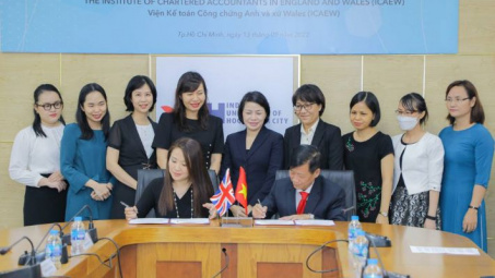 IUH: Ký kết Thỏa thuận hợp tác với Viện Kế toán Công chứng Anh và Xứ Wales