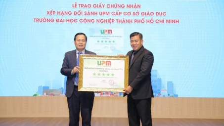 IUH: Lễ công bố quyết định, trao giấy chứng nhận đạt chuẩn kiểm định cấp cơ sở Giáo dục và xếp hạng đối sánh UPM
