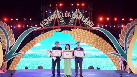 Tập đoàn Lộc Trời: 3 sản phẩm được vinh danh tại Festival Lúa Gạo Việt Nam 2022