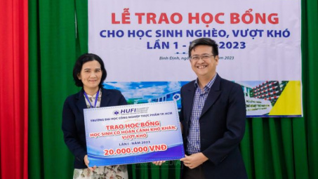 HUFI: Trao học bổng cho các em học sinh khó khăn, vượt khó tại Trường THPT Vân Canh, Bình Định