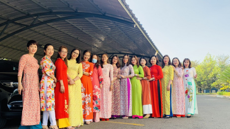 Hoa hồng trong lòng thép
