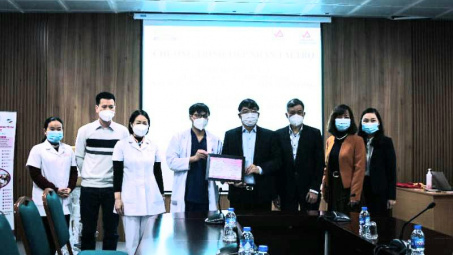 Tổng công ty Thép Việt Nam - CTCP và Công ty CP Tôn mạ Vnsteel Thăng Long: Hỗ trợ Bệnh viện E 2 máy điện tim