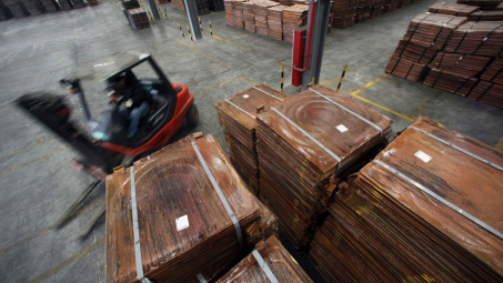 Hạn chế kho bãi làm tăng giá kim loại