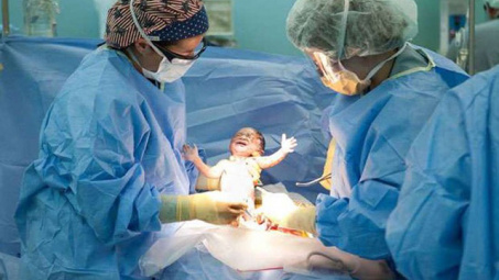 Sinh mổ nguy hiểm hơn sinh thường?
