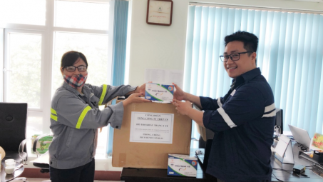Công đoàn Tổng công ty Thép Việt Nam: Tặng 2.000 khẩu trang cho NatSteelVina