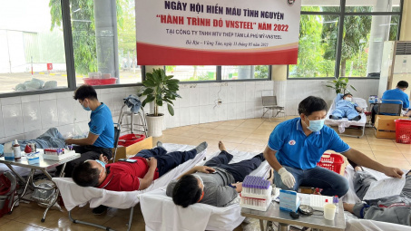 Thép Tấm lá Phú Mỹ tiếp nối hành trình “Sẻ giọt máu đào – Trao niềm hy vọng”
