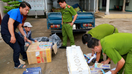 Yêu cầu Bộ Tài chính hướng dẫn việc xác định giá khởi điểm để bán đấu giá thuốc lá ngoại nhập lậu