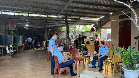 Hà Nội: Phát hiện hơn 3.000 lít xăng dầu có dấu hiệu nhập lậu