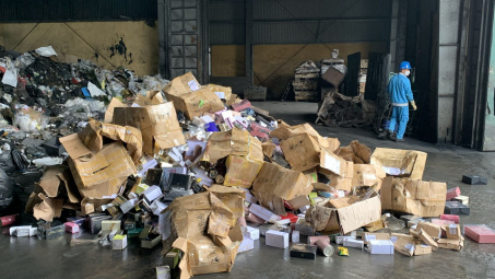 Cục QLTT Hà Nội: Tiêu hủy lô nước hoa giả mạo nhãn hiệu có giá trị lớn