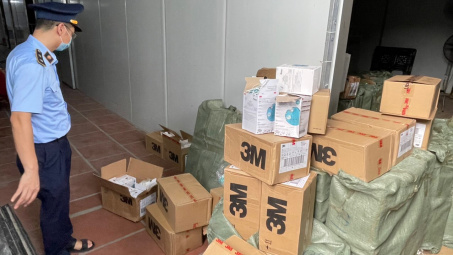 Hà Nội: Phát hiện và thu giữ số lượng lớn khẩu trang có dấu hiệu giả mạo nhãn hiệu