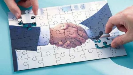 Ngày 11/12/18 l Sự kiện&Con số Công Thương: 17 hãng taxi bắt tay với nhau