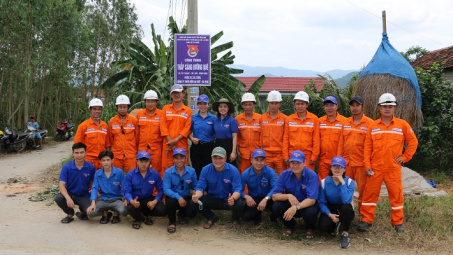 Đoàn thanh niên Thủy điện An Khê - Ka Nak  chung tay “Thắp sáng đường quê”