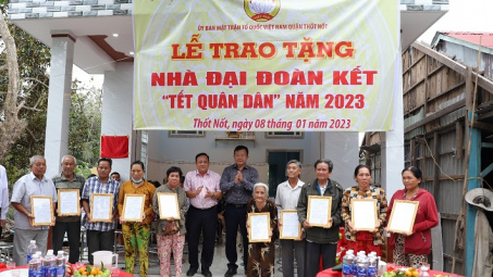 EVNGENCO2 tham dự Lễ trao tặng nhà Đại đoàn kết “Tết Quân Dân” năm 2023