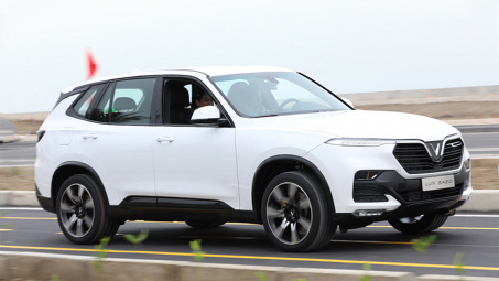 Chiếc ô tô VinFast đầu tiên lăn bánh tại Việt Nam, sắp có xe giao khách