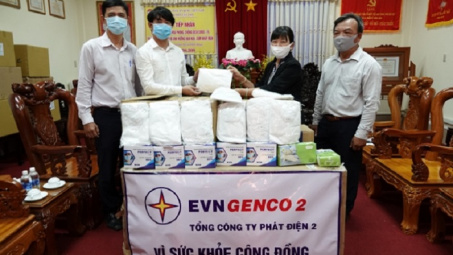 EVNGENCO2 trao tặng 400 bộ trang phục phòng hộ chống dịch COVID-19