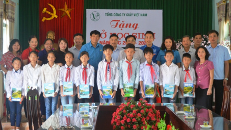 Vinapaco: Gần 60.000 cuốn vở đã đến với các em học sinh nghèo vượt khó