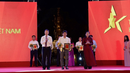 VINAPACO nhận Kỷ niệm chương Chương trình Tự hào hàng Việt Nam năm 2020