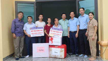 Than Hà Tu: Trao "Mái ấm công đoàn" cho gia đình chính sách