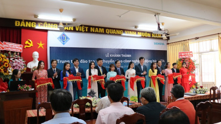 Siemens dành nguồn lực hỗ trợ Việt Nam phát triển thế hệ sinh viên ngành kỹ thuật