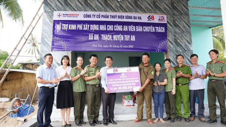 Thủy điện Sông Ba Hạ hỗ trợ kinh phí xây nhà cho công an viên có hoàn cảnh khó khăn