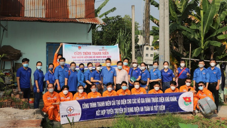 Đoàn Thanh niên EVNGENCO2 hỗ trợ cải tạo hệ thống điện cho hộ gia đình khó khăn
