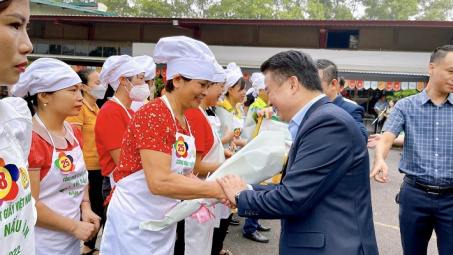 Hấp dẫn với những “Bữa cơm gia đình đoàn viên Việt Nam” của VINAPACO