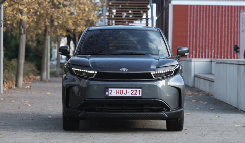 Chi tiết Toyota Urban Cruiser Graphite Grey 2026