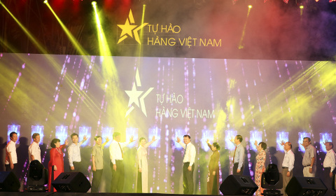 Nghi thức khởi động Chương trình Nhận diện hàng Việt Nam - Tự hào hàng Việt Nam 2019 chào mừng 10 năm thực hiện Cuộc vận động Người Việt Nam ưu tiên dùng hàng Việt Nam